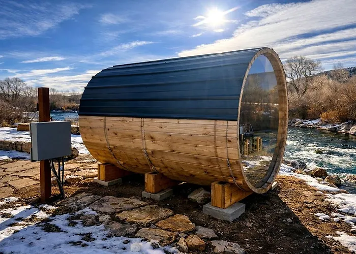 Scenic Riverfront Wagon Retreat Near Wind River Range In Dubois, Wyoming Holiday home *
