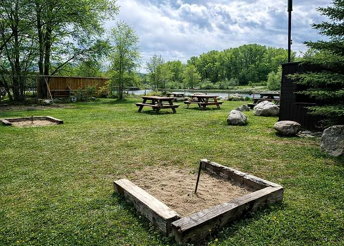 Scenic Riverfront Wagon Retreat Near Wind River Range In Dubois, Wyoming Holiday home Dubois