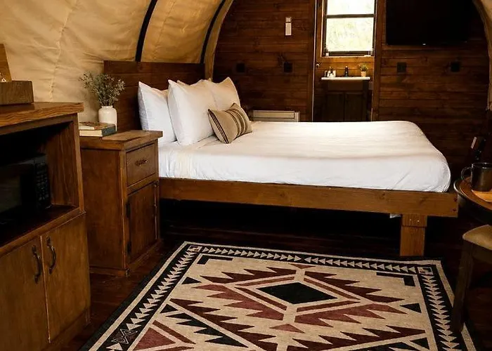 Scenic Riverfront Wagon Retreat Near Wind River Range In Dubois, Wyoming Holiday home Dubois
